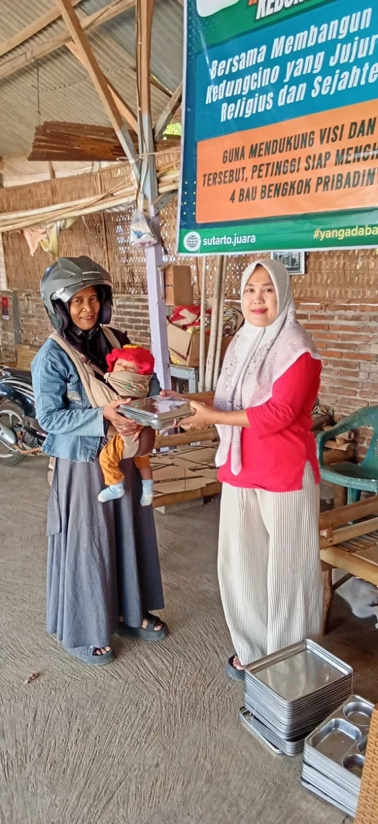 PEMBAGIAN MBG BAGI IBU HAMIL DAN BALITA DI POS PANDAN 1 DESA KEDUNGCINO