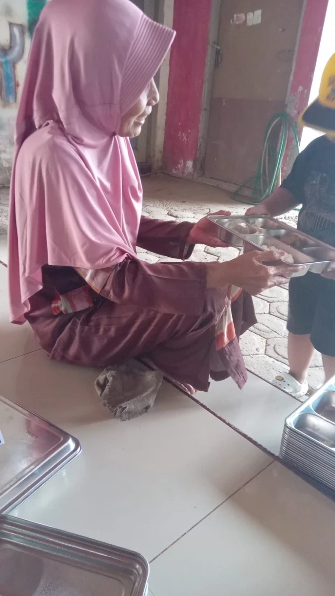 PEMBAGIAN MBG BAGI IBU HAMIL DAN BALITA DI POS PANDAN 3 DESA KEDUNGCINO