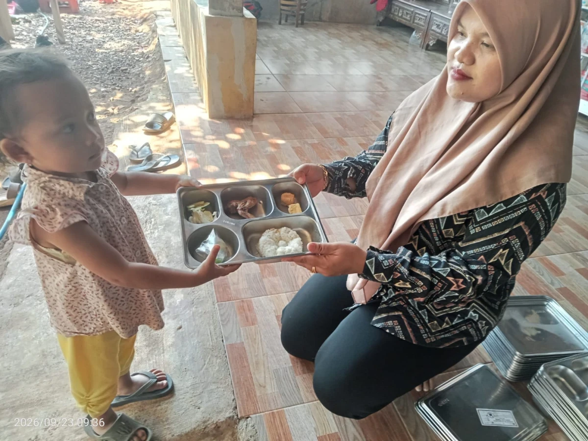 PEMBAGIAN MBG BAGI IBU HAMIL DAN BALITA DI POS PANDAN 5 DESA KEDUNGCINO