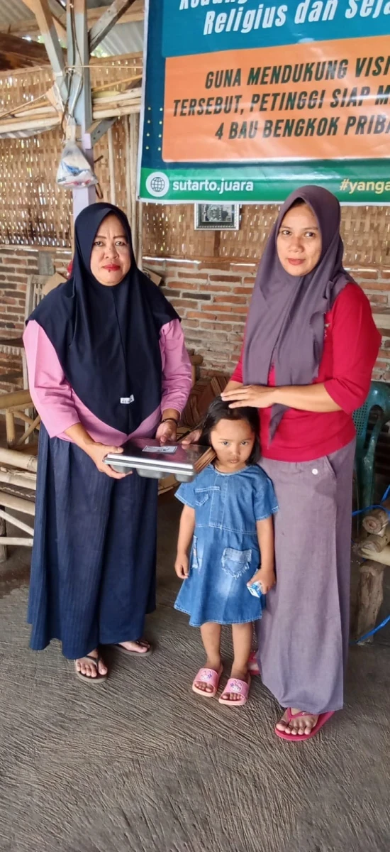 PEMBAGIAN MBG UNTUK IBU HAMIL DAN BALITA DI POS PANDAN 1 DESA KEDUNGCINO