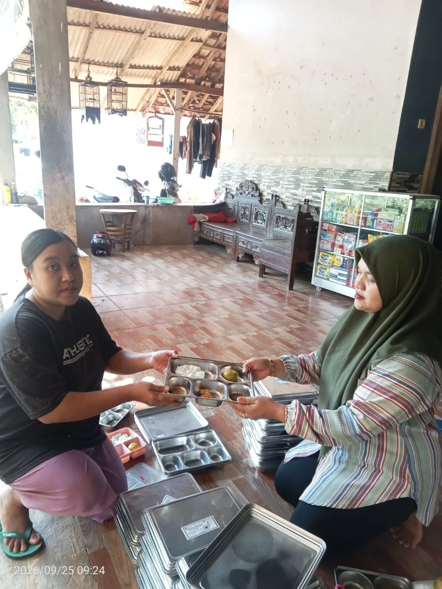 PEMBAGIAN MBG UNTUK IBU HAMIL DAN BALITA DI POS PANDAN 5 DESA KEDUNGCINO