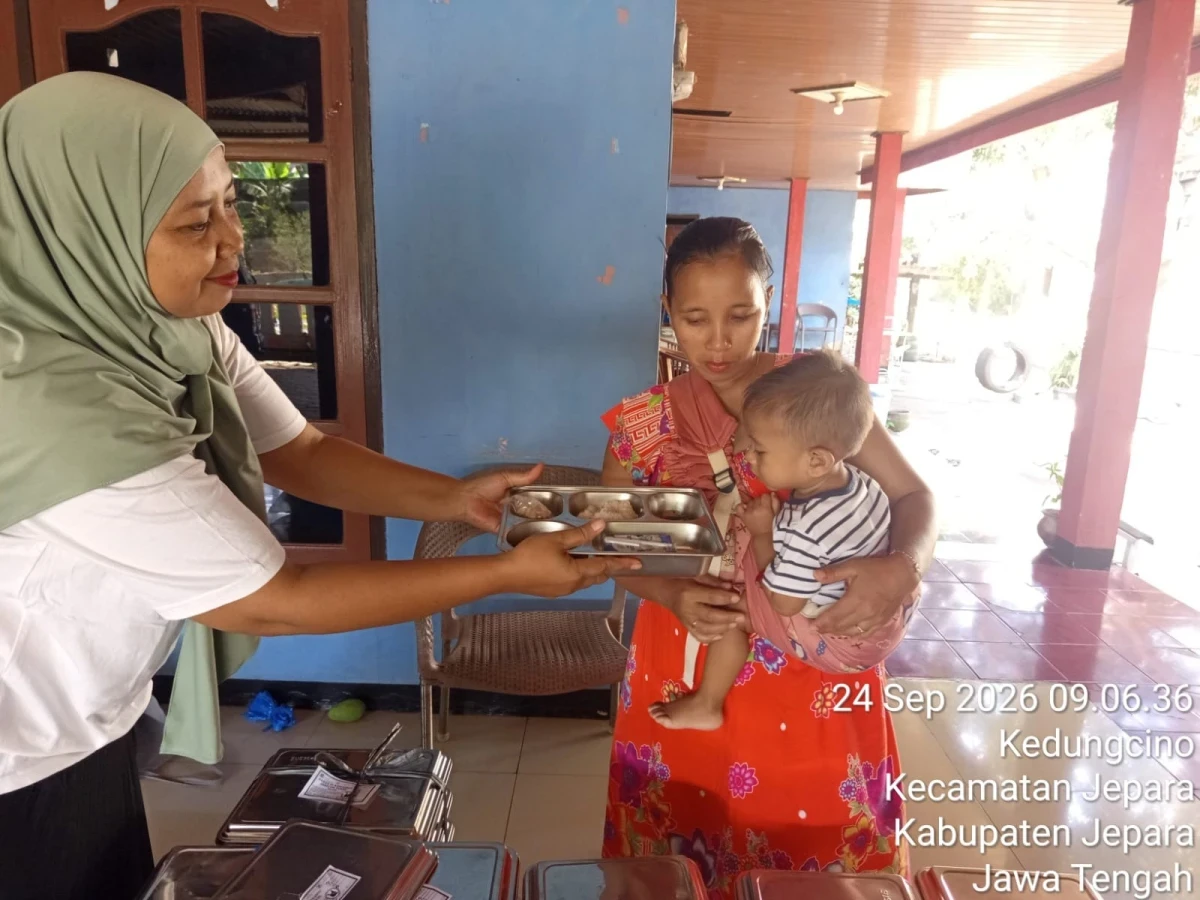 PEMBAGIAN MBG UNTUK IBU HAMIL DAN BALITA DI POS PANDAN 3 DESA KEDUNGCINO