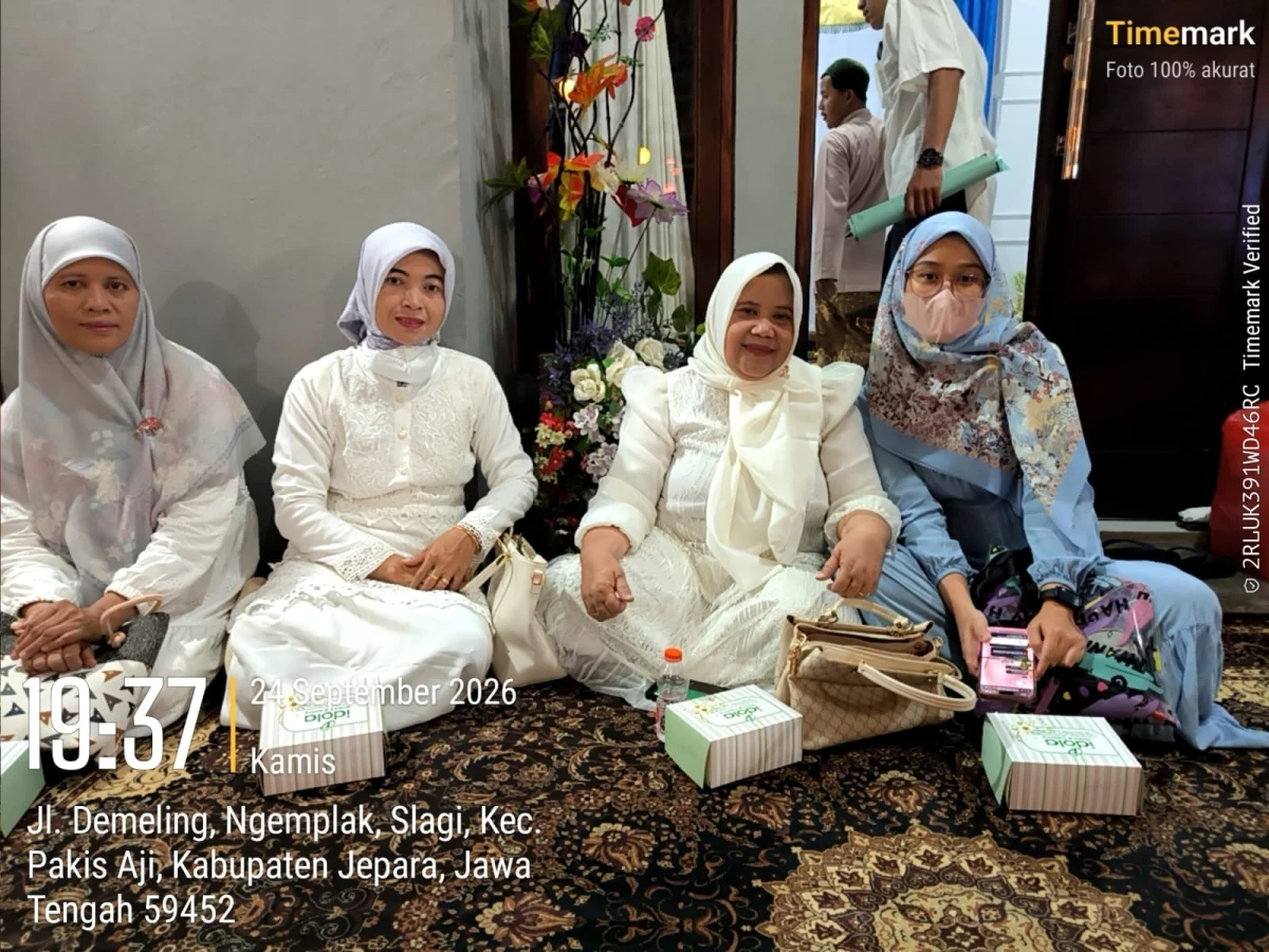 Ketua TP PKK Kecamatan Mlonggo Hadiri Jepara Bersholawat dalam Peringatan Maulid Nabi Muhammad SAW