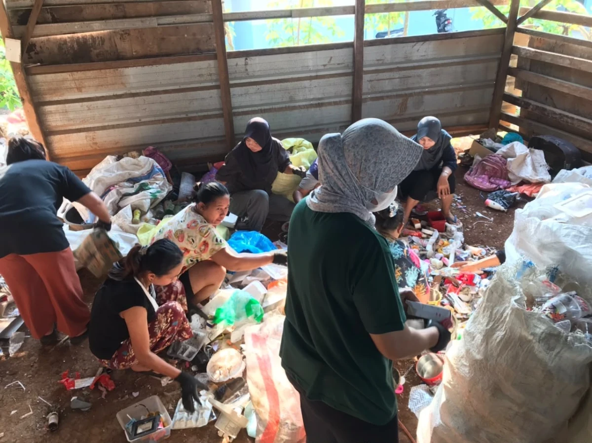 Kegiatan Bang Sampah (Sedekah Rosok) Warga RW 01 Desa Kaligarang
