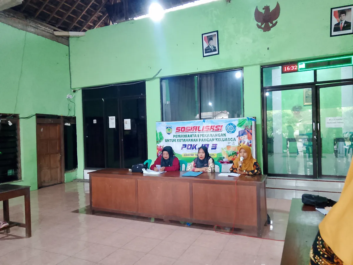 Rapat koordinasi ( Sosialisasi Pemanfaatan Pekarangan untuk Ketahanan Pangan Keluarga) 