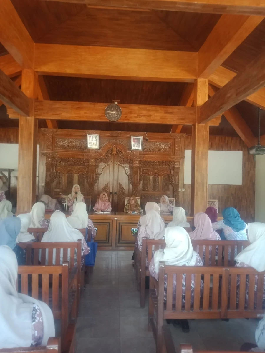 Sosialisasi Gerakan Rabu Pon (Gerakan Tanam Pohon Cabe, Terong, dan Sayur-sayuran)
