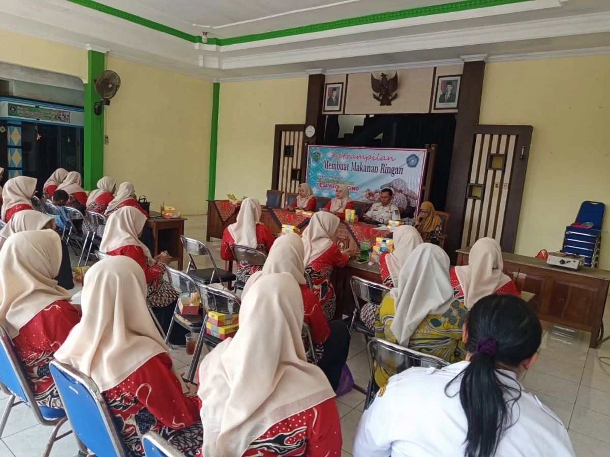 KETERAMPILAN MEMBUAT MAKANAN RINGAN DARI BAHAN KETAN (RENGGINANG)