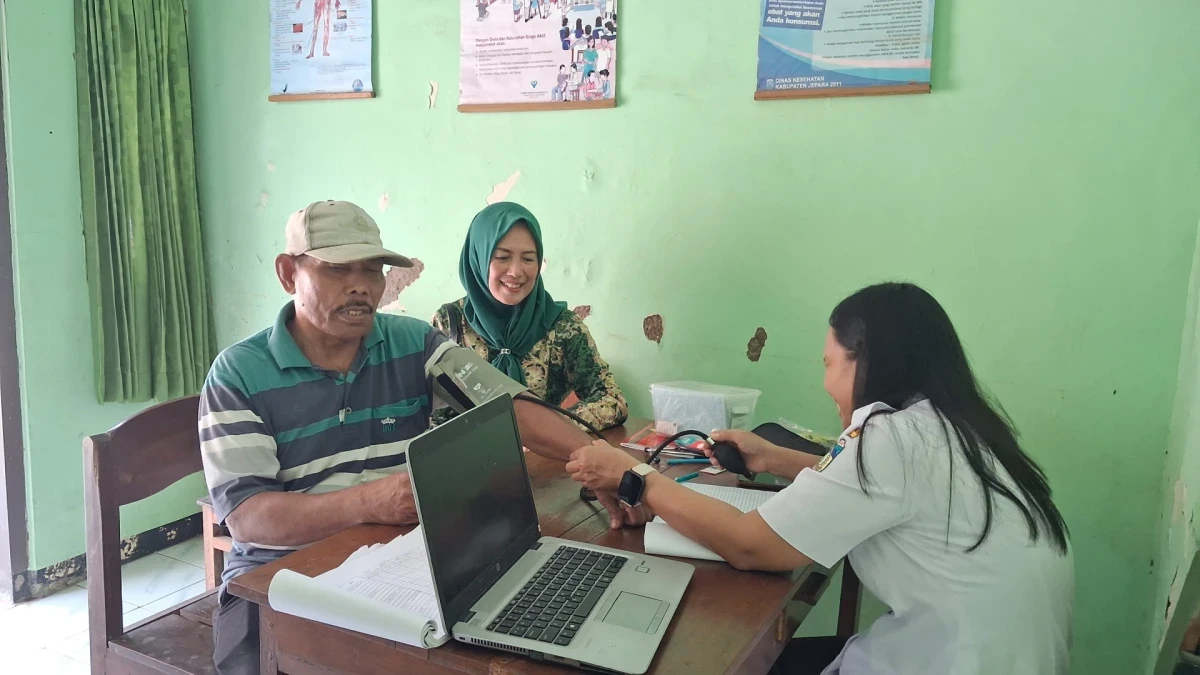 Perkuat Sinergi Pelayanan Kesehatan, Ket TP PKK dan Kader Pokja 4 Desa Karanggondang Kunjungi Pustu Desa