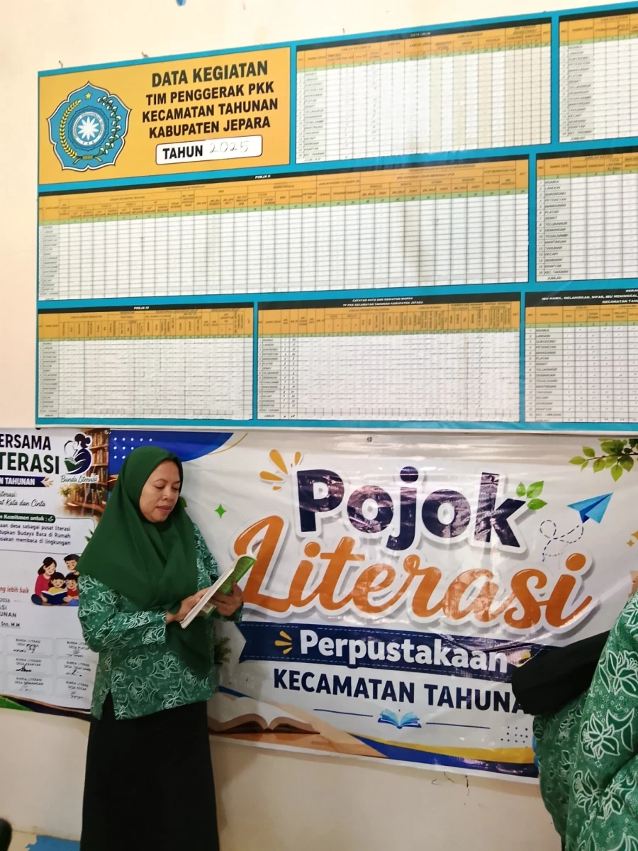 Ketua TP. PKK Berkunjung ke perpustakaan Kecamatan Tahunan 