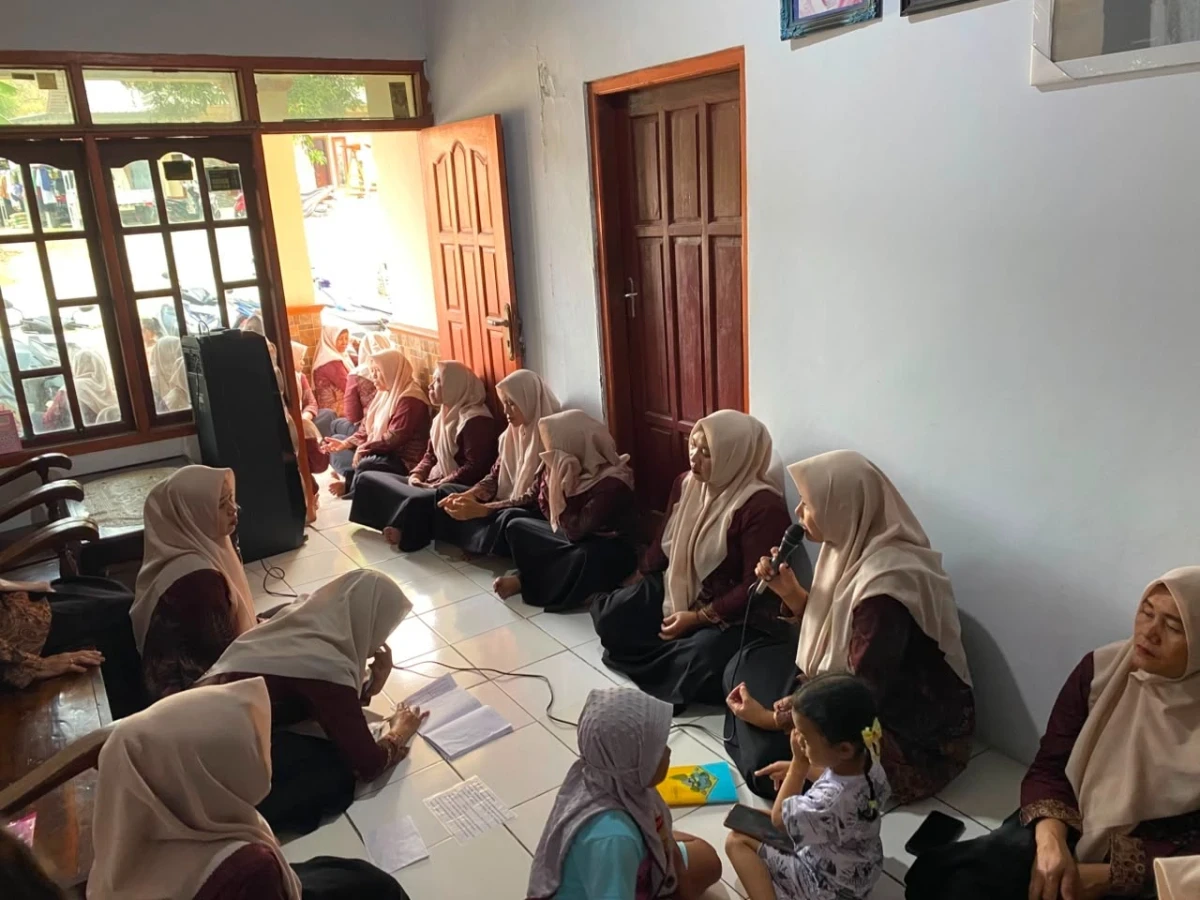 PERTEMUAN PKK SEKALIGUS RAPAT PERSIAPAN HUT RI DI RT 07 RW 02 SIDOREJO