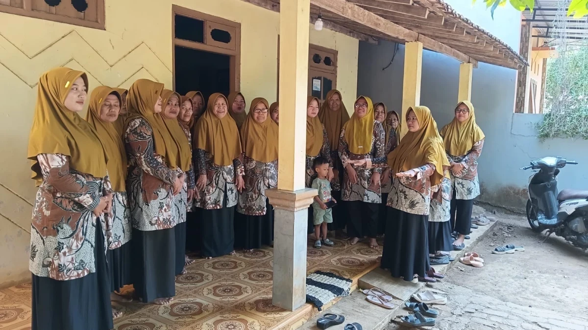 PERTEMUAN RUTIN RT 4 RW 4