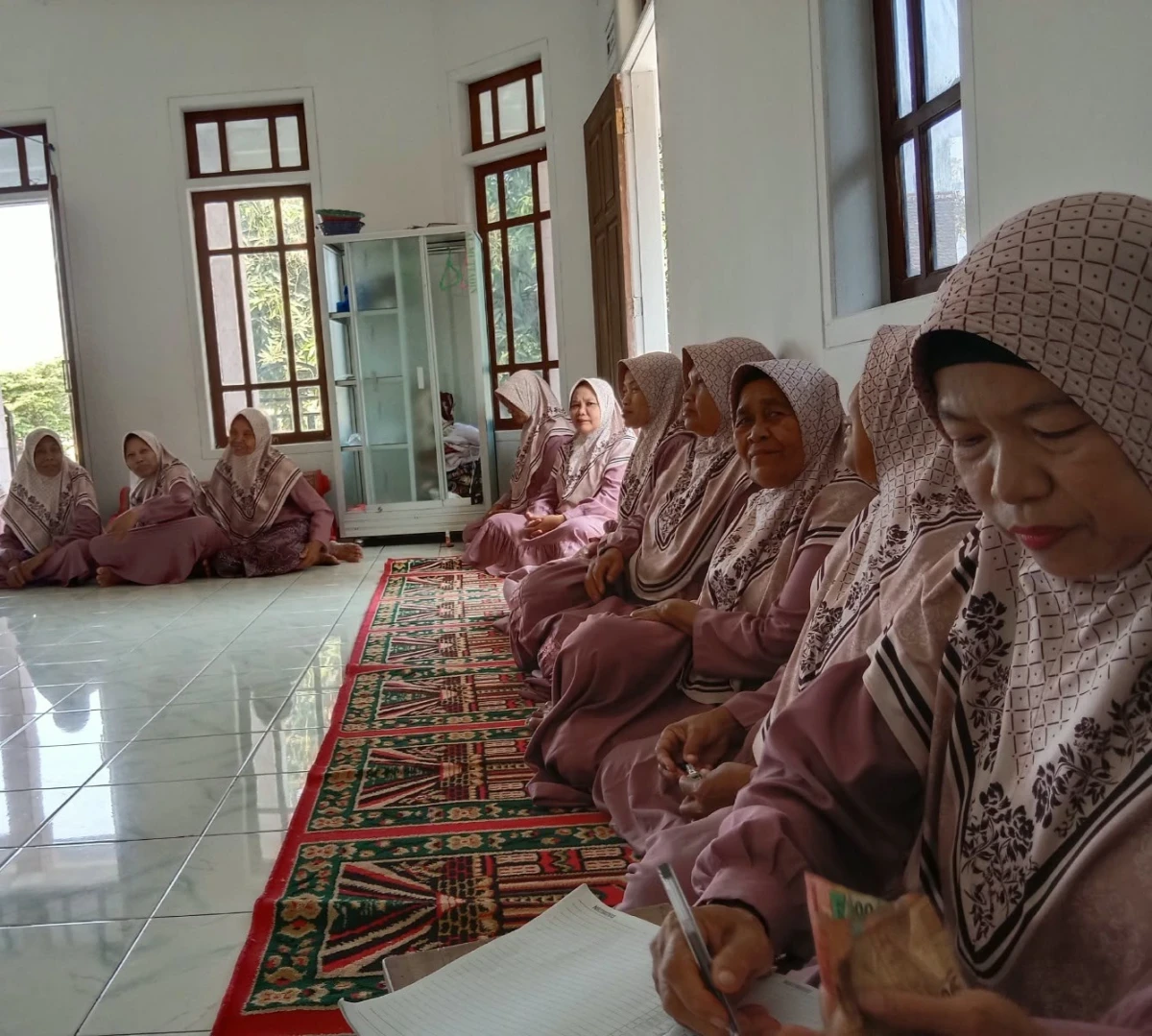 Memperkuat Iman dan Silaturahmi! Pengajian Rutin Ibu-Ibu RT 01 RW 08 di Mushola Al-Mustaqim