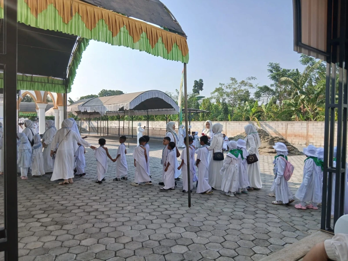 PEMBUKAAN SIMULASI MANASIK HAJI ANAK PAUD MUSLIMAT NU SE-KABUPATEN JEPARA