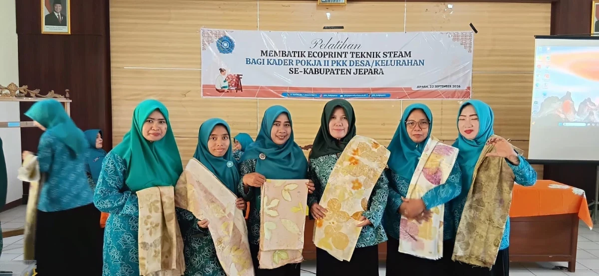 TP PKK DESA BANDUNGREJO MENGIKUTI PELATIHAN MEMBATIK ECOPRINT TEKNIK STEAM BAGI KADER POKJA II SE-KAB JEPARA