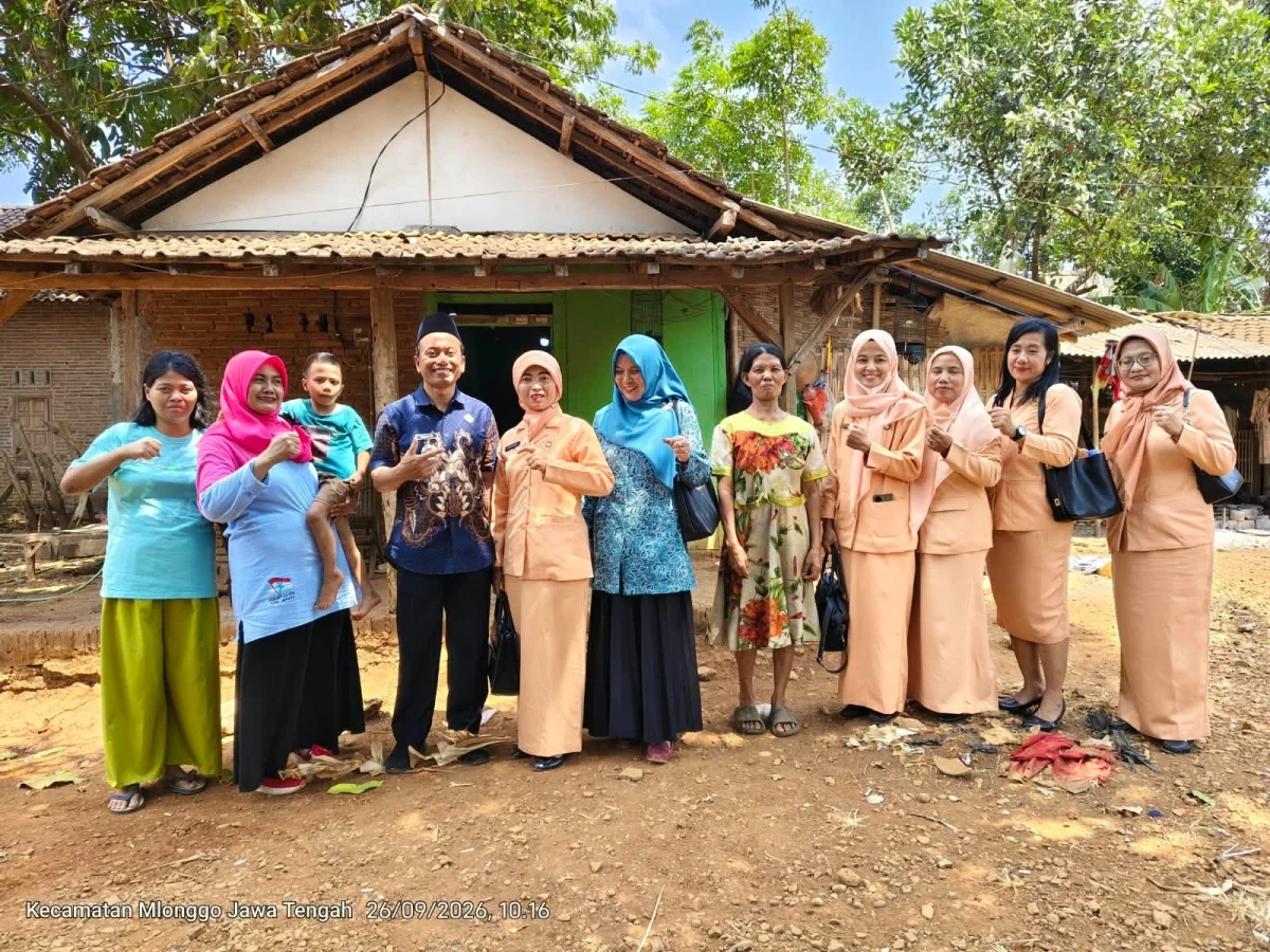 Peduli Sesama, Tim Pembina Posyandu dan DWP Kecamatan Mlonggo Berbagi untuk Keluarga Srobyong