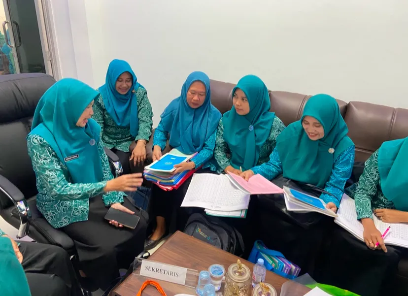 Evaluasi Awal Program TP PKK Kecamatan Kembang oleh TP PKK Kabupaten Jepara di Balaidesa Dermolo