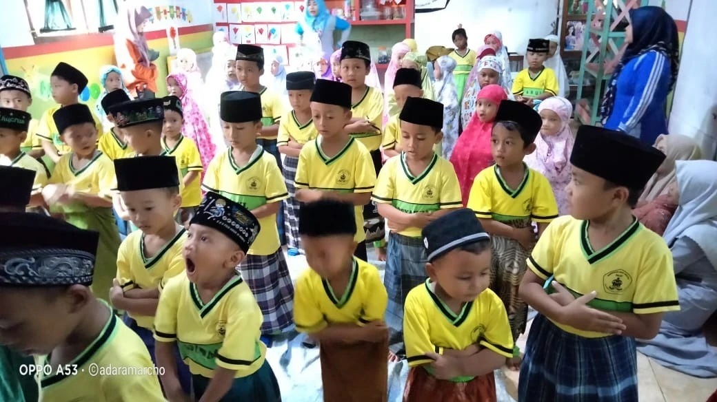 Tanamkan Kebiasaan Ibadah Sejak Dini, Bunda PAUD Kawak Turut dalam Kegiatan Pelatihan Sholat di KB Nusa Bhakti