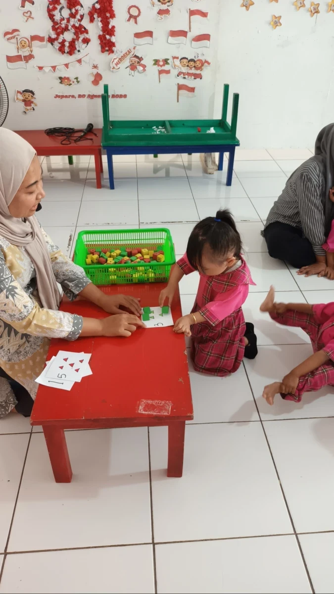 Belajar Mengenal Angka, Bentuk Geometri, dan Warna melalui Kegiatan Bermain