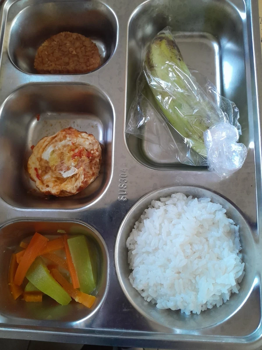 Pengambilan Makanan Bergizi Gratis(MBG) di Posyandu 4