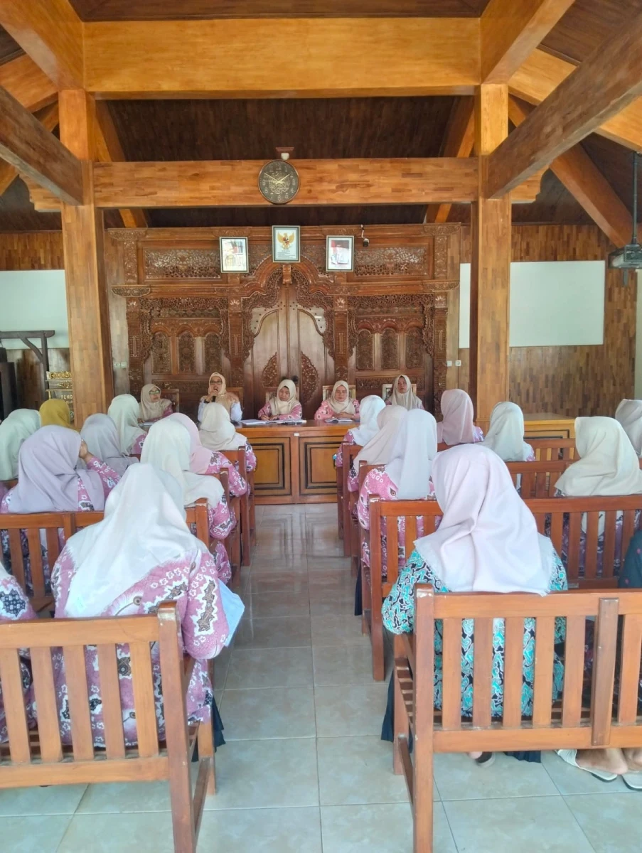Pertemuan Rutin TP PKK Desa Kaligarang (Sosialisasi Pencegahan Stunting dari POKJA 4)