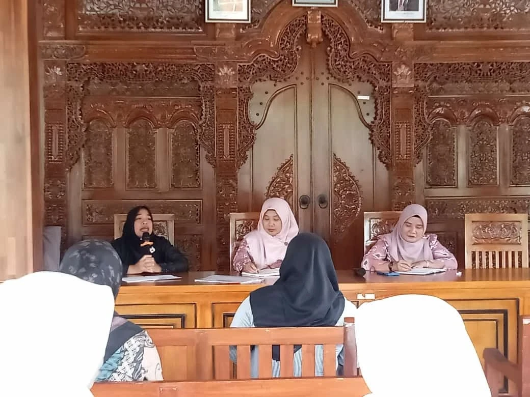 Pertemuan Rutin TP PKK Desa Kaligarang (Sosialisasi Pernikahan Dibawah Umur dari POKJA I)