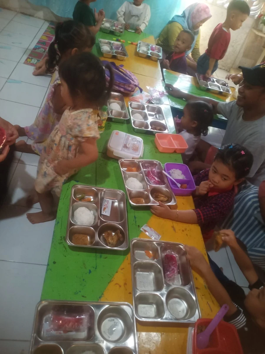 MAKANAN BERGIZI GRATIS
