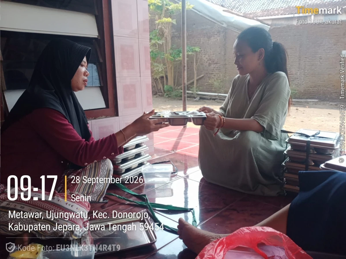 PENDISTRIBUSIAN MAKANAN BERGIZI GRATIS ( MBG ) DI POS 04 RW 01 DUKUH METAWAR