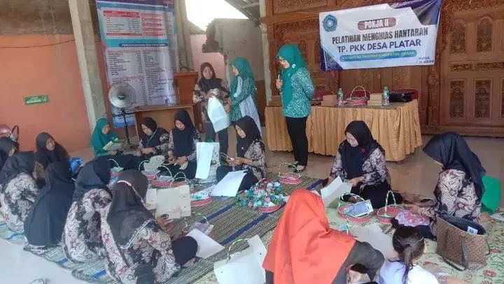 Pelatihan menghias hantaran 