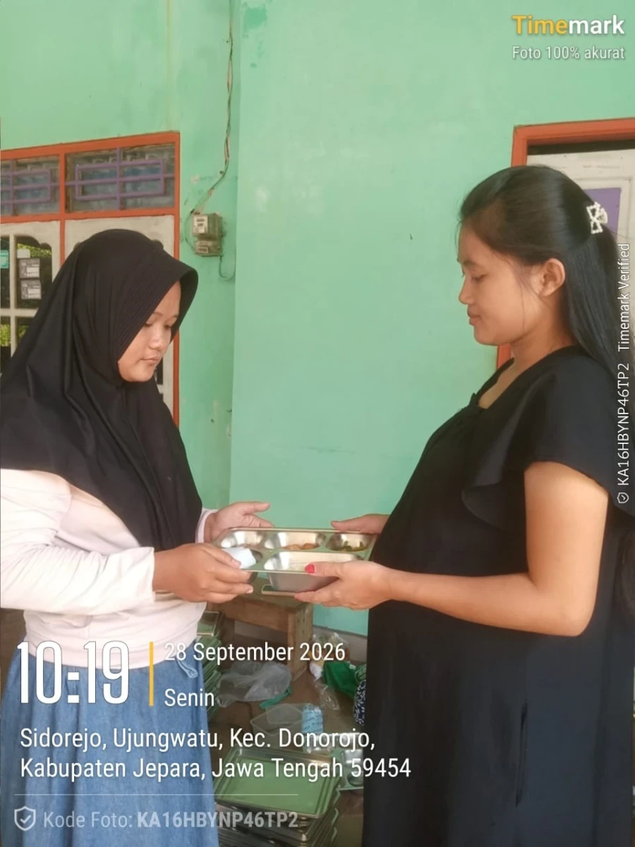 PENDISTRIBUSIAN MAKAN BERGIZI GRATIS (MBG) DI POS 05 RW 02 SIDOREJO