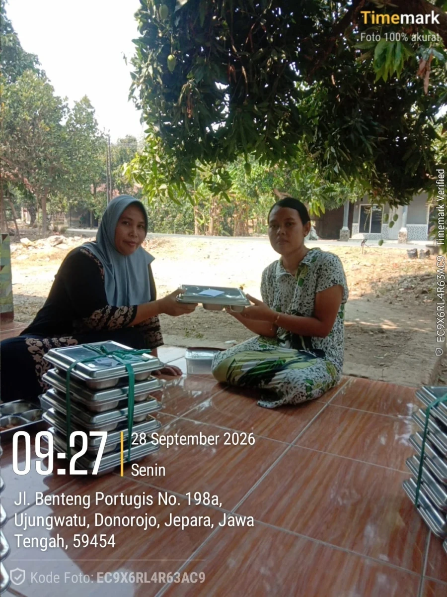 TP.PKK DESA DAMPINGI PENDISTRIBUSIAN MBG DI POS 03 RW 03 DUKUH GROBOGAN