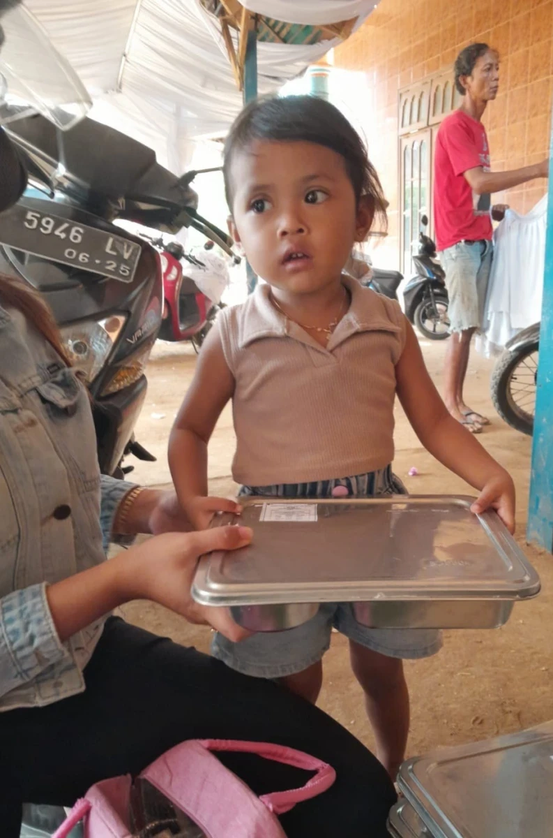 Penyaluran Program Makan Bergizi Gratis (MBG) Bagi Bumil, Busui, dan Balita di Posyandu Harapan 6 RW 07 Desa Karanggondang