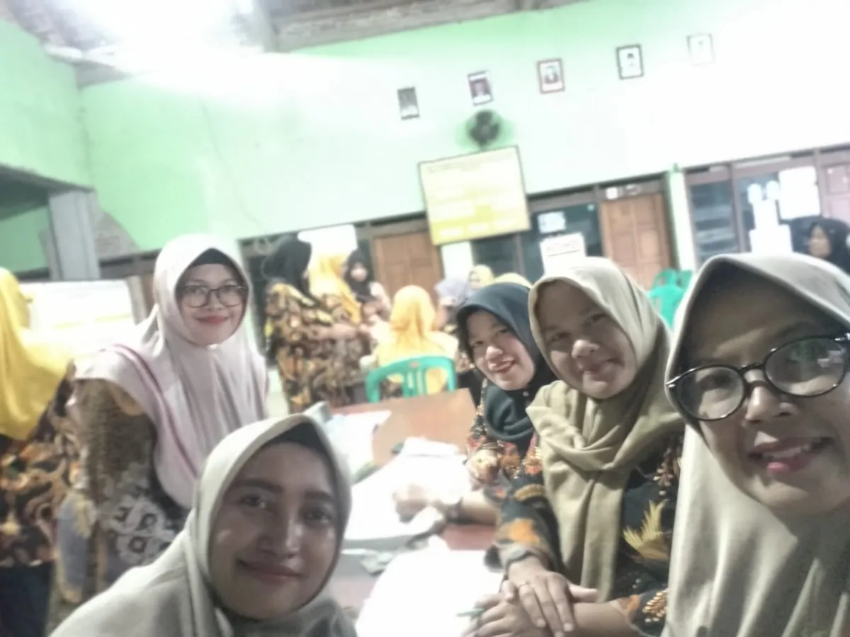 Rapat koordinasi anggota Pelatihan pembuatan bunga dari sabun mandi 