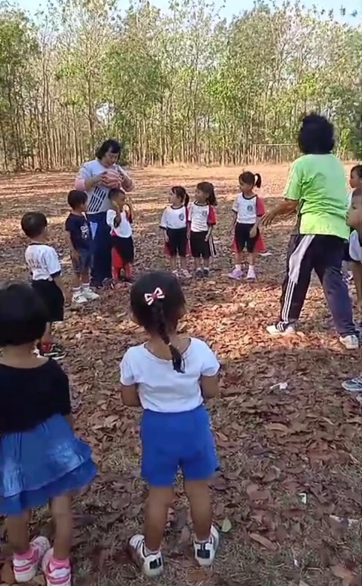 Serunya Bermain Lempar Tangkap Bola, Latih Motorik dan Kerjasama Anak TK Lidia