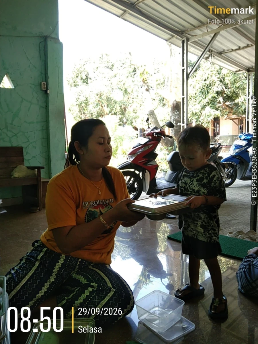 PENDISTRIBUSIAN MAKAN BERGIZI GRATIS (MBG) DI POS 02 RW 02 DUKUH SIDOREJO