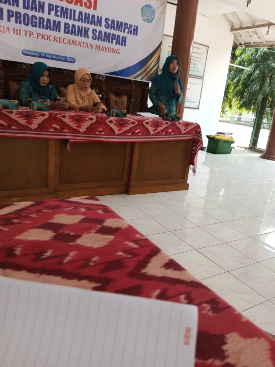 Sosialisasi Penguatan Kapasitas Kader PKK dalam Pengelolaan Sampah berbasis masyarakat 