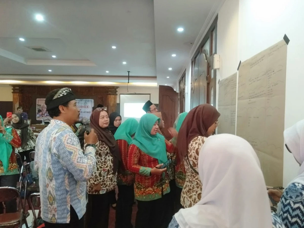 Bimbingan Teknis (Bimtek) Pemenuhan 8 Indikator PAUDHI (Pengembangan Anak Usia Dini Holistik Integratif) 