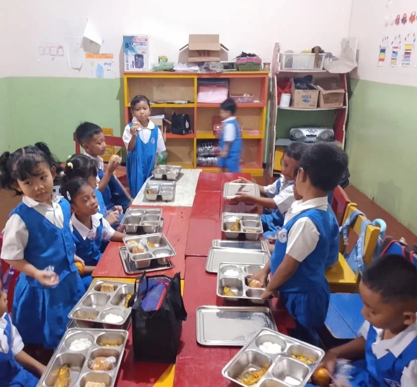 Sajian Lezat dan Kaya Nutrisi: Program Makan Bergizi Gratis (MBG) di TK Hosana Karanggondang