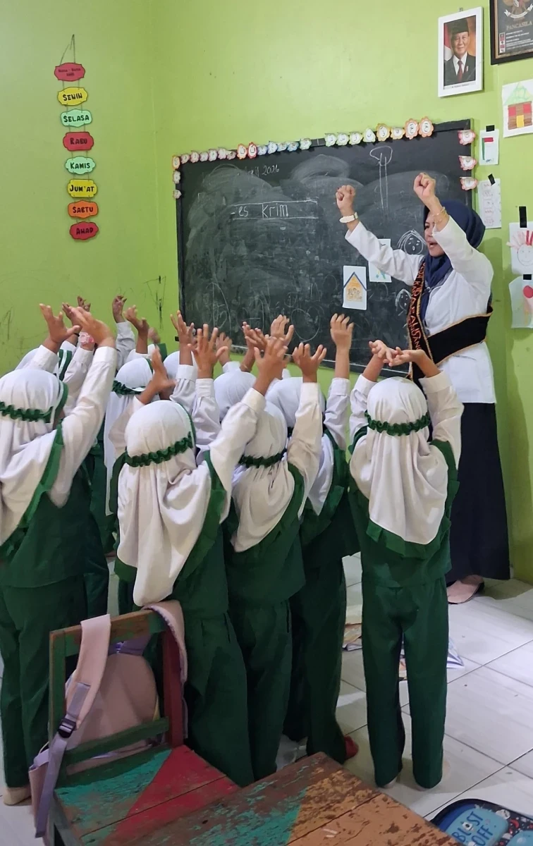 Keceriaan Kelas A2 RA Darul Huda 1 Karanggondang dalam Kegiatan Gerak dan Lagu