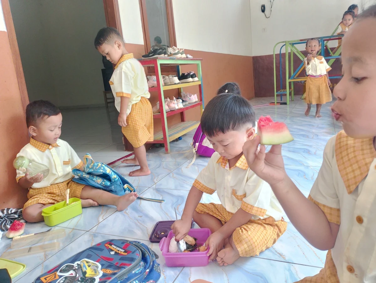MAKANAN BERGIZI GRATIS