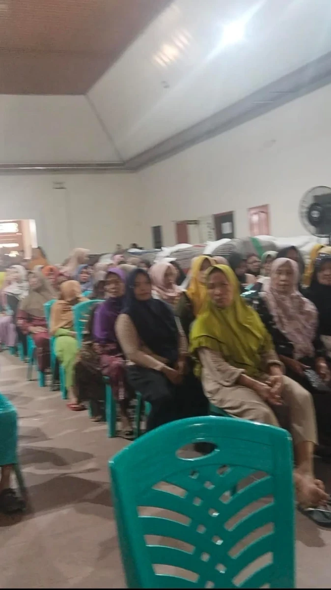 Pembagian beras 