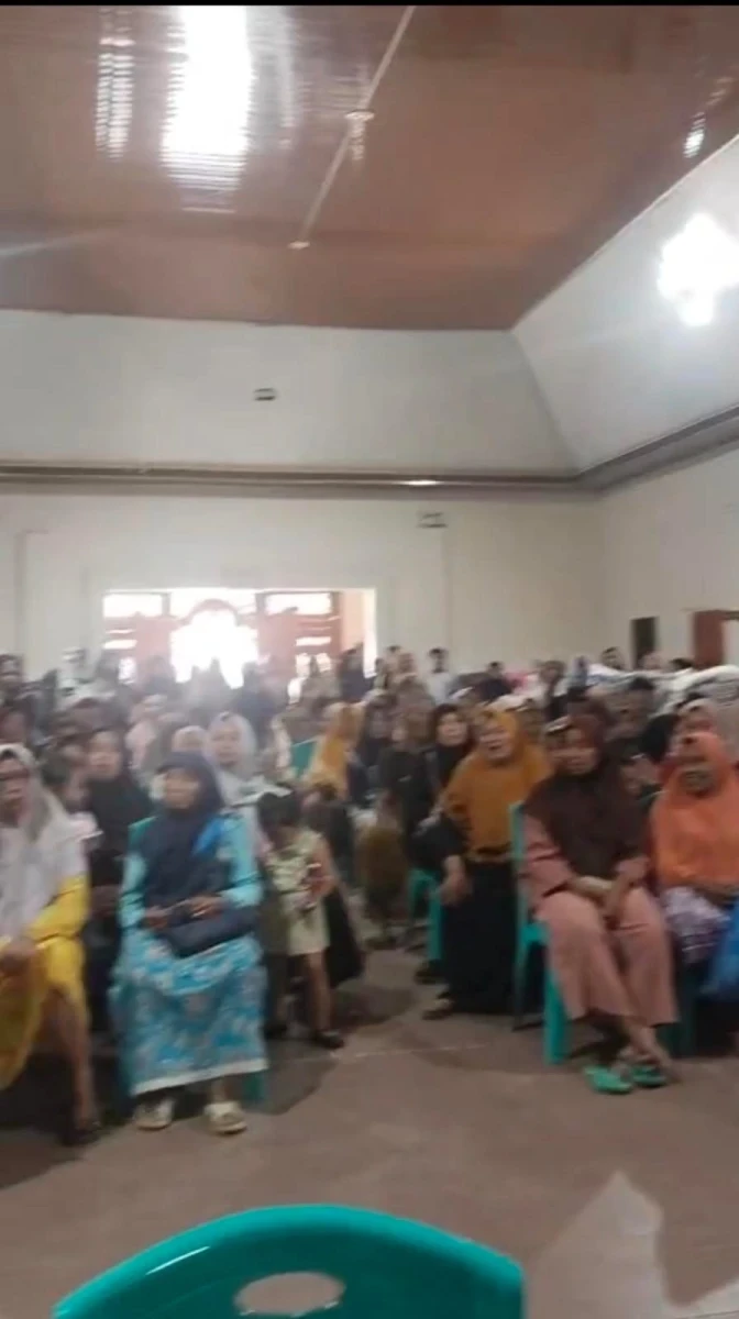 Pembagian beras 