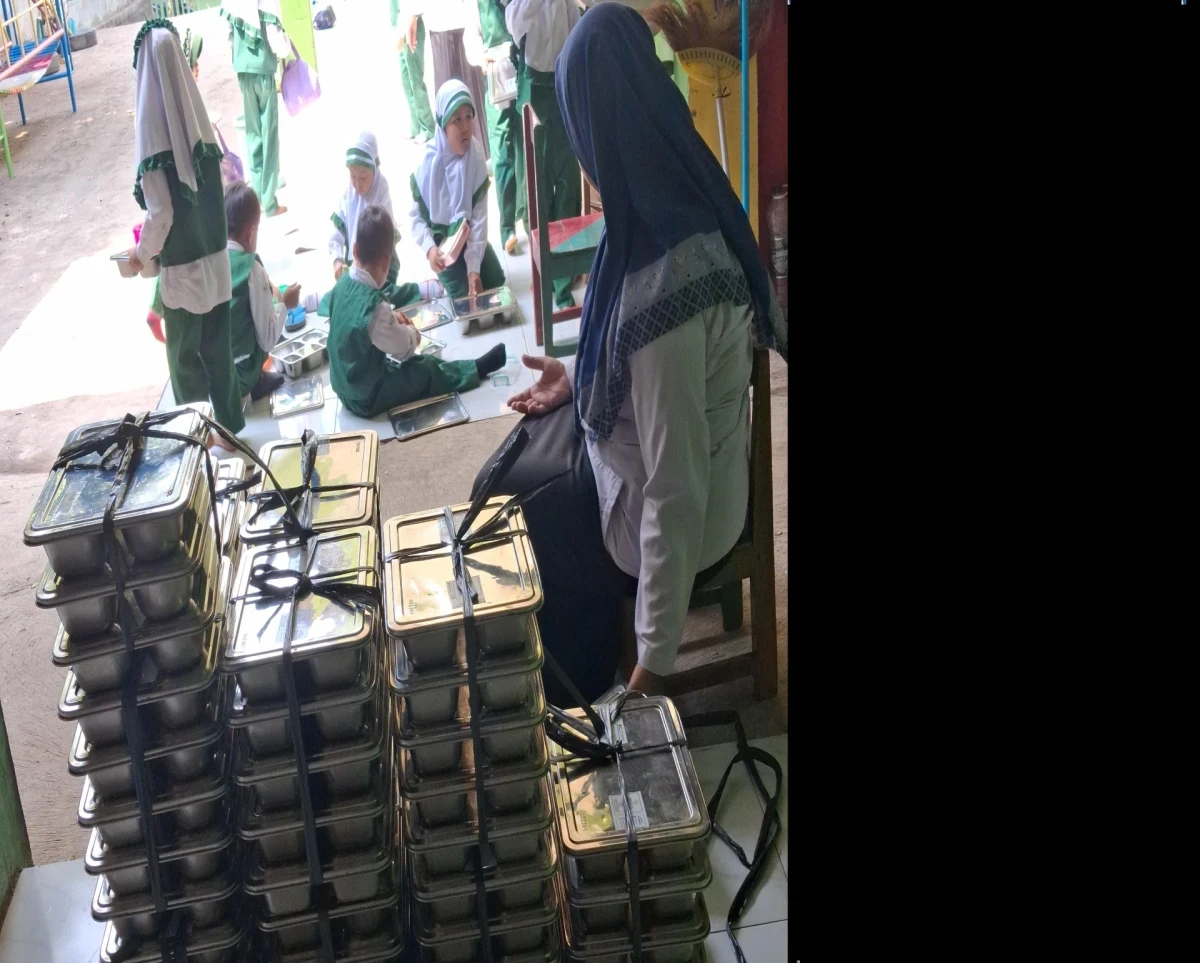 Sajian Sehat dan Lezat: Pelaksanaan Makan Bergizi Gratis (MBG) di RA Darul Huda 1 Karanggondang