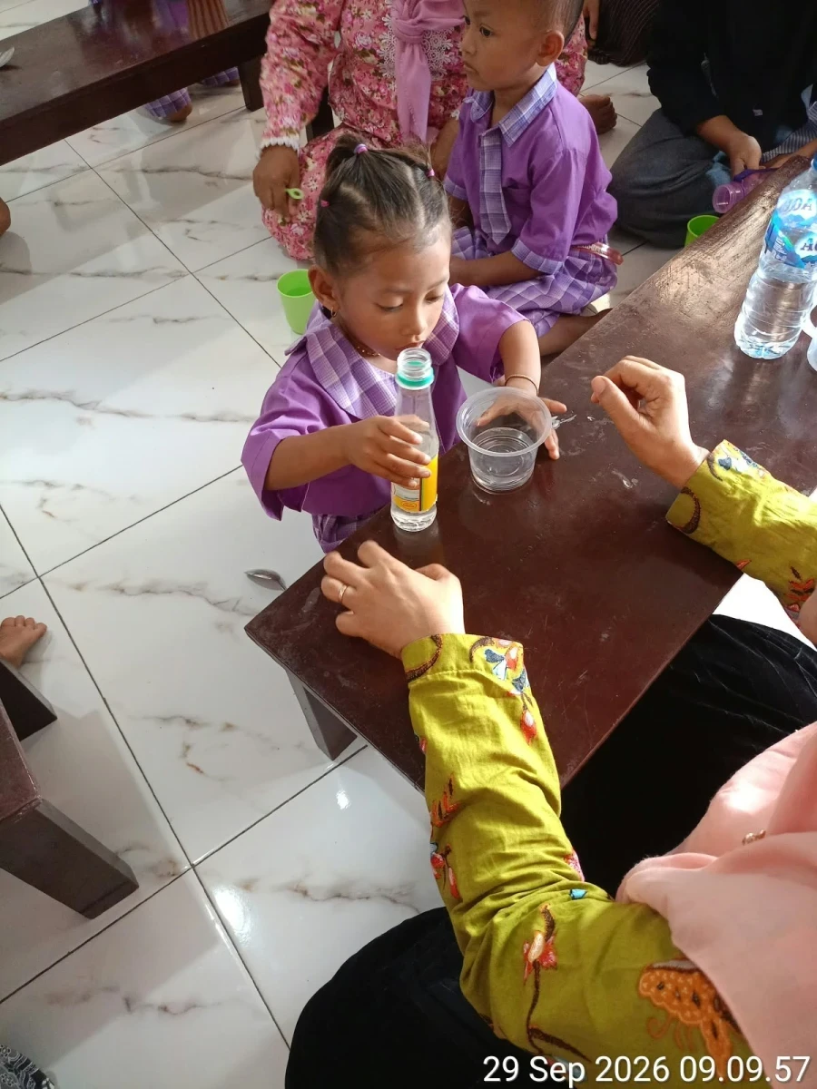 BUNDA PAUD DAMPINGI PEMBELAJARAN DI POS PAUD MUTIARA HATI UJUNGWATU