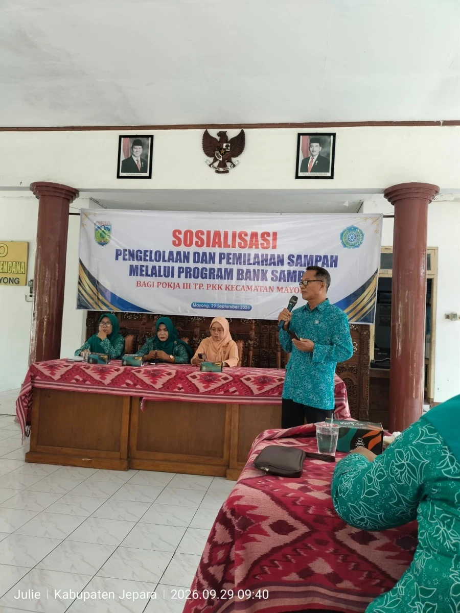 Sosialisasi pengelolaan dan pengolahan sampah melalui program bank sampah bagi kader Pokja 3 
