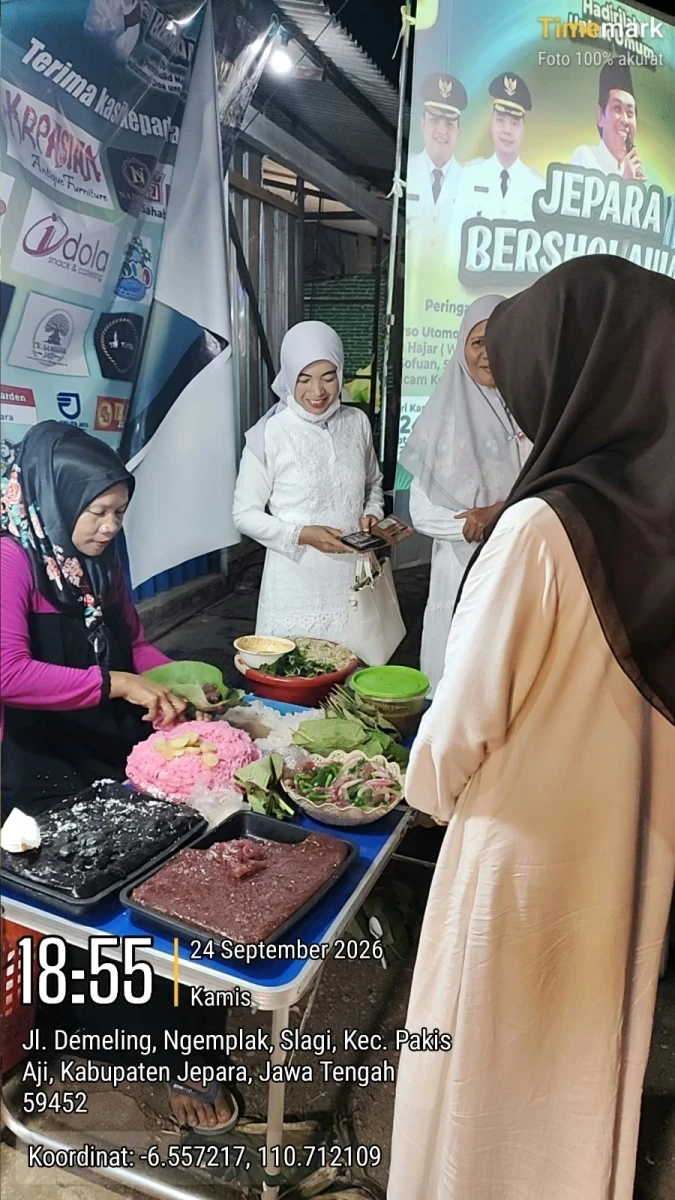 Jajanan Tradisional Semarakkan Jepara Bersholawat di Desa Suwawal