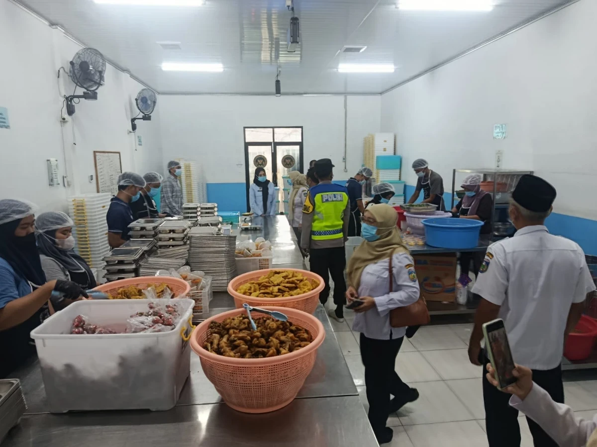 Kawal Standar Pangan Sehat, TP Posyandu Pecangaan Tinjau Dapur Unit SPPG 3