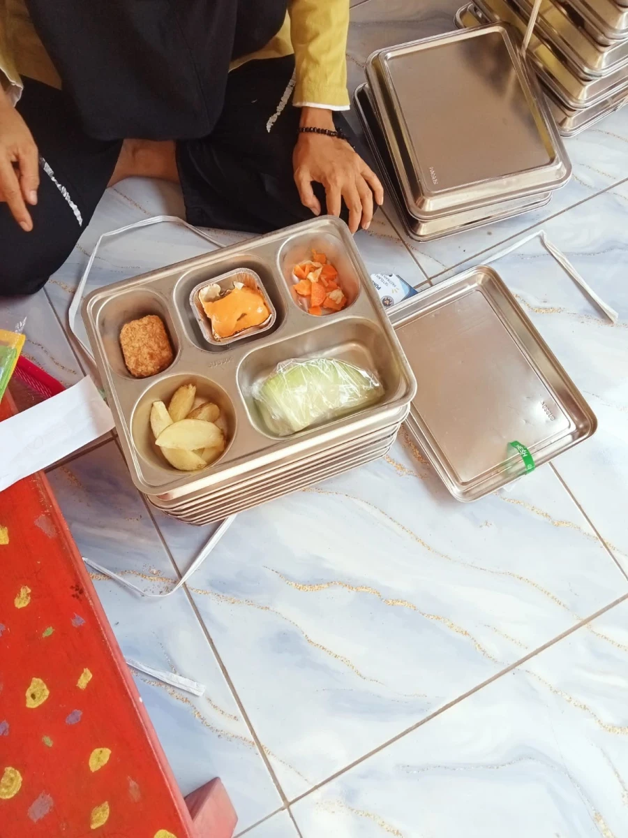 MAKANAN BERGIZI GRATIS