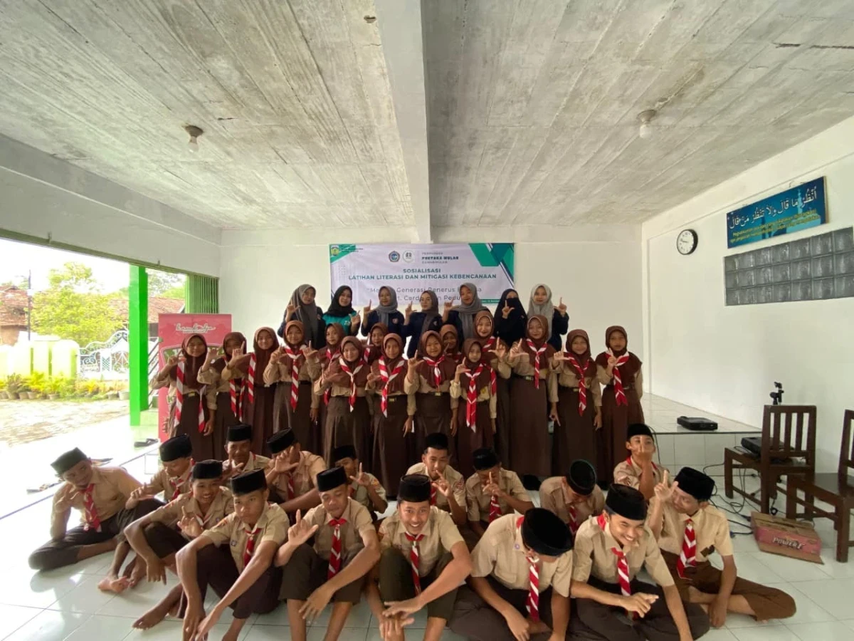 Sosialisasi Latihan Literasi dan Mitigassi Kebencanaan di MTs Matholiul Huda Damarwulan