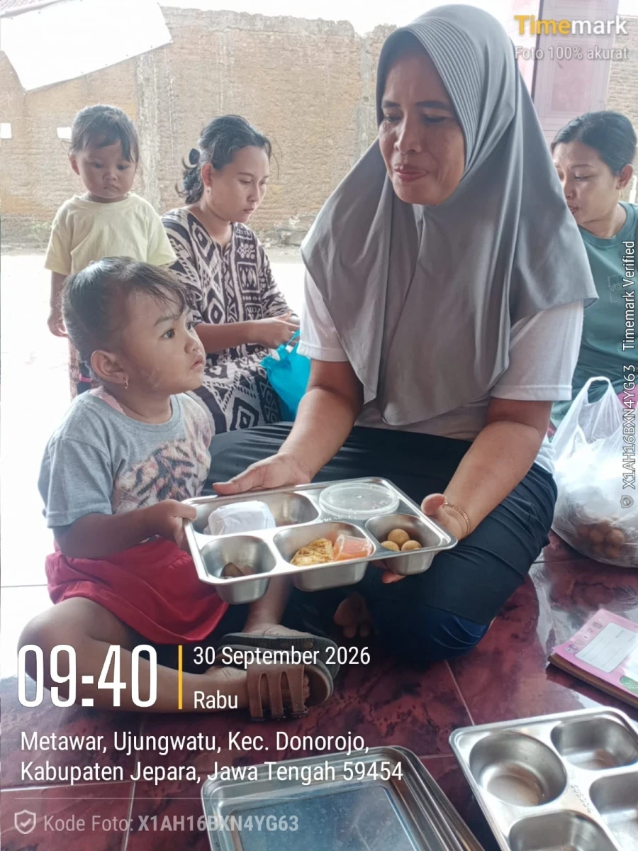  PENDISTRIBUSIAN MAKANAN BERGIZI GRATIS ( MBG ) DI POS 04 RW 01 METAWAR