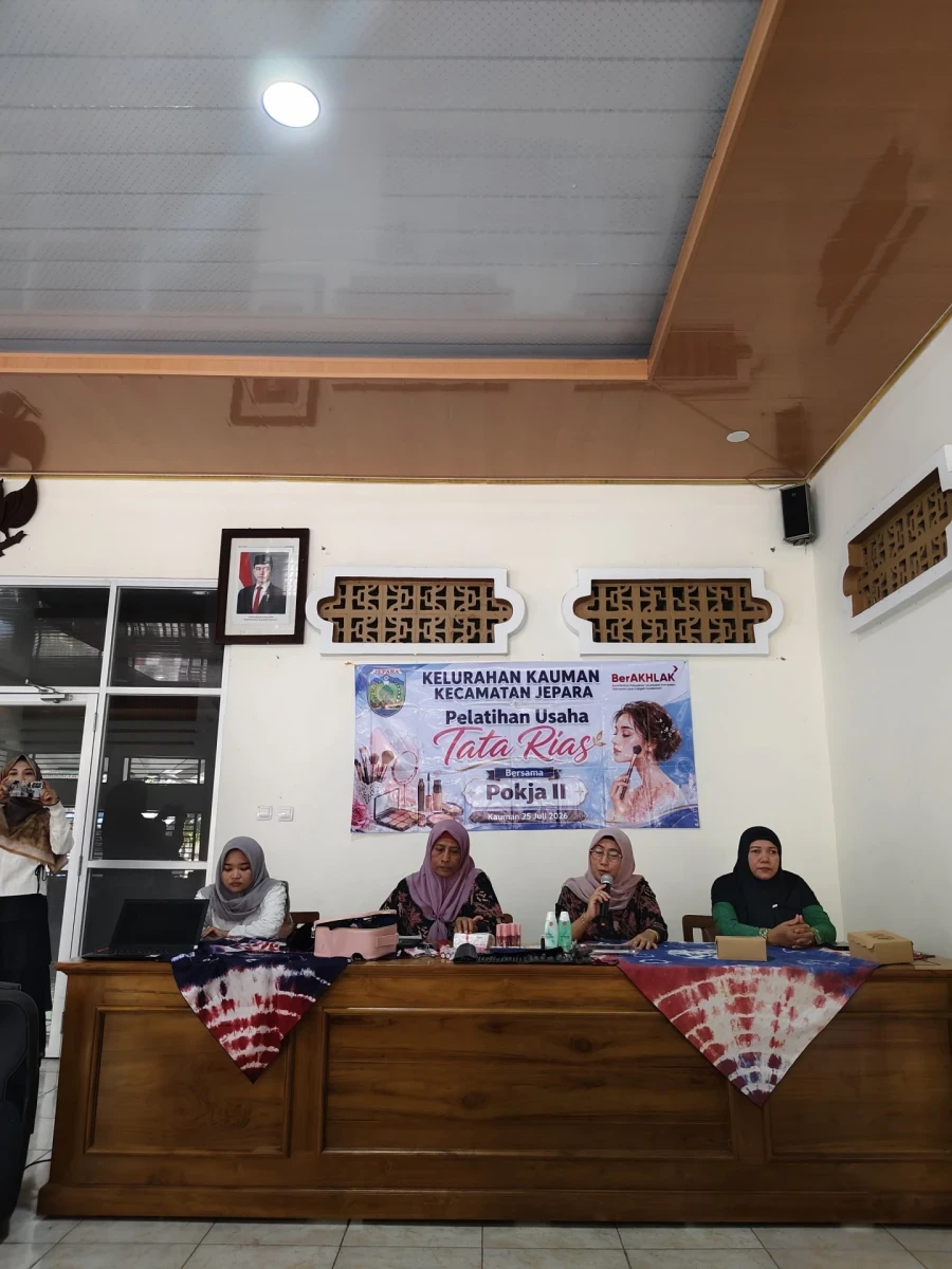Pelatihan tata rias bersama Pokja 2 kelurahan Kauman 